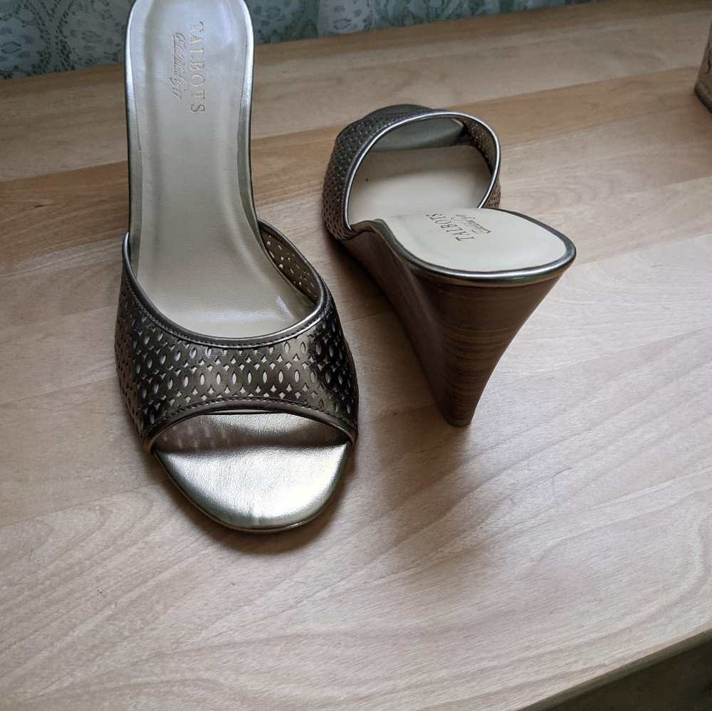 Sandals - Picture 3 of 3